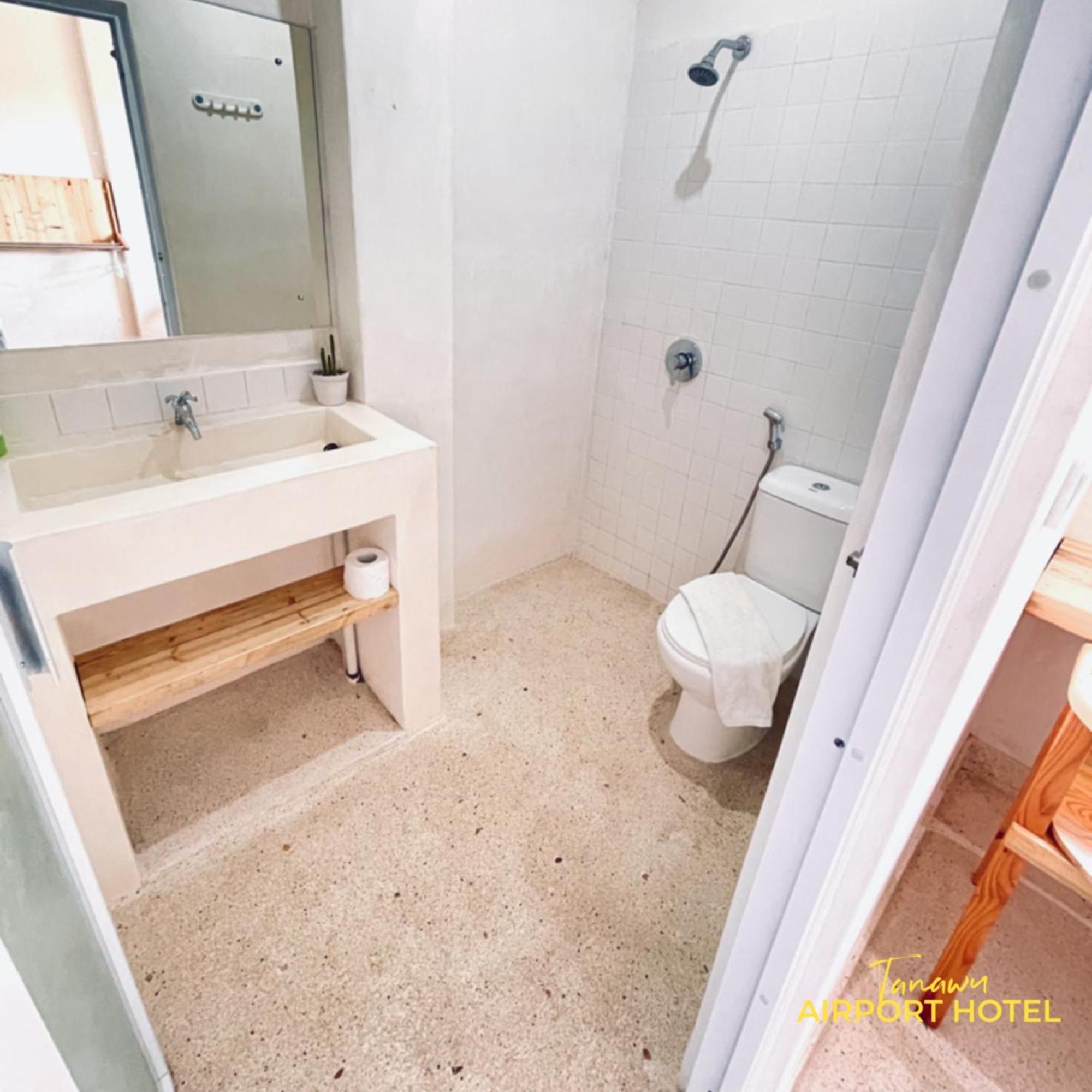 Tanawu Airport Hotel Lombok Praya Ngoại thất bức ảnh